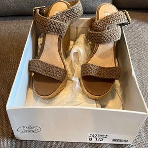 NWT Steve Madden Khaki Espadrille Wedge cross strap  Sandal, size 6.5